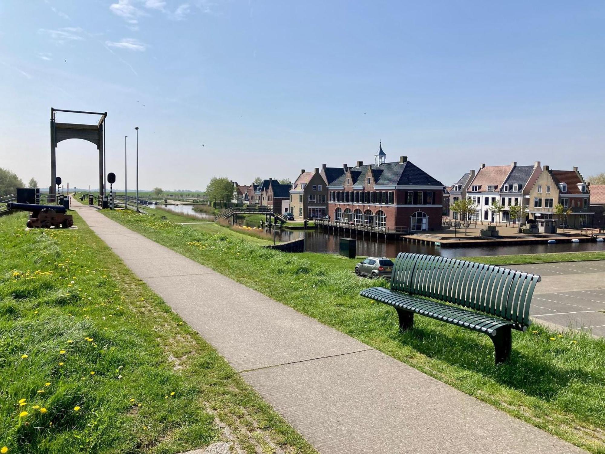 4 Pers Holiday Home Hilla With Winter Garden In Front Of The Dike Directly On The Lauwersmeer أنيوم المظهر الخارجي الصورة